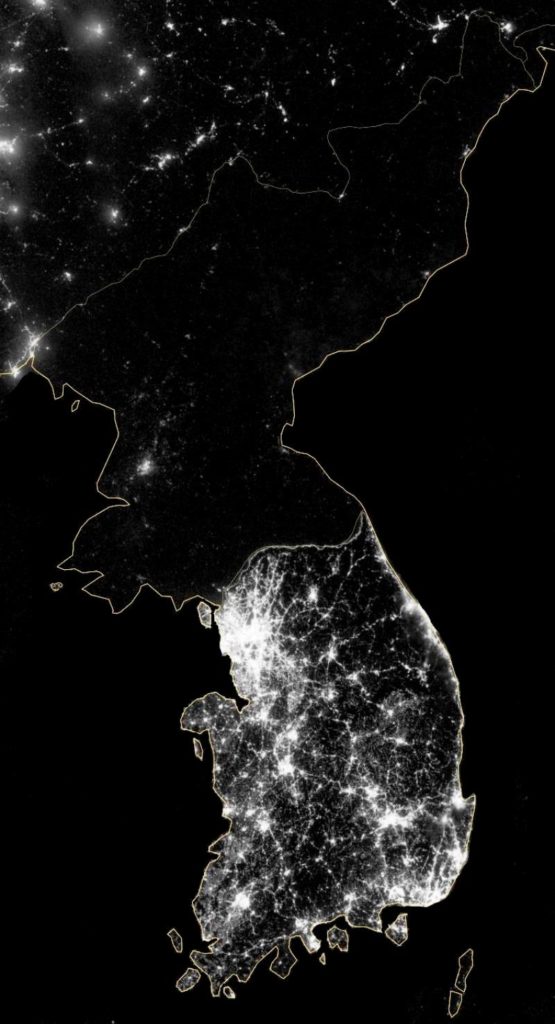 Корейский полуостров ночью